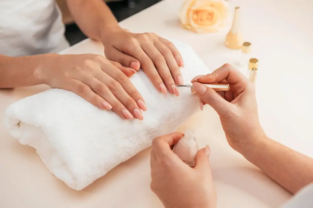 Manicura nude al saló Nova Nails d'Escaldes