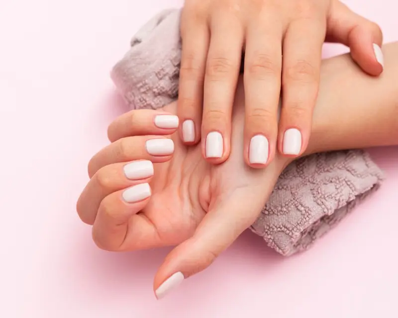 Manicura nude en tons rosats