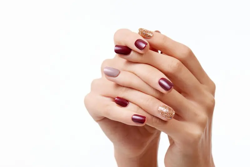 Ungles granat elegants